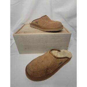UGG- Men's Australian Shepherd Bred Scuff Slippers- Chestnut- size 8